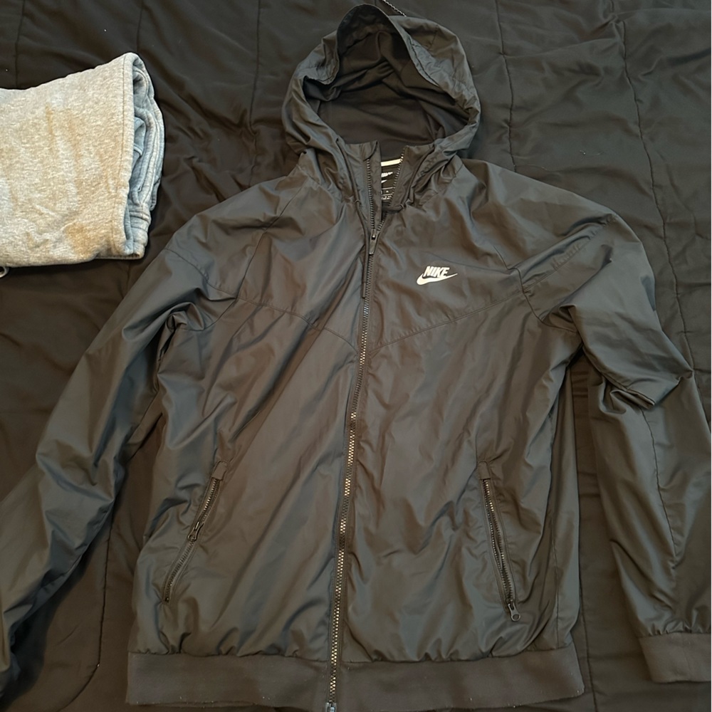 Nike windbreaker size medium